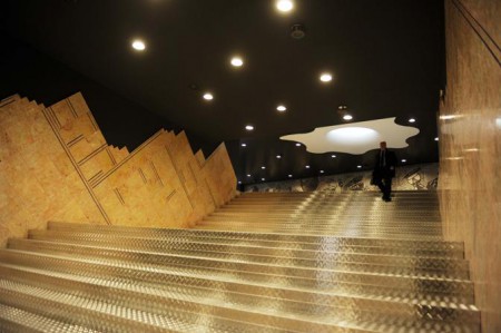 Stazione Toledo:Particolere delle scale di accesso alla banchina